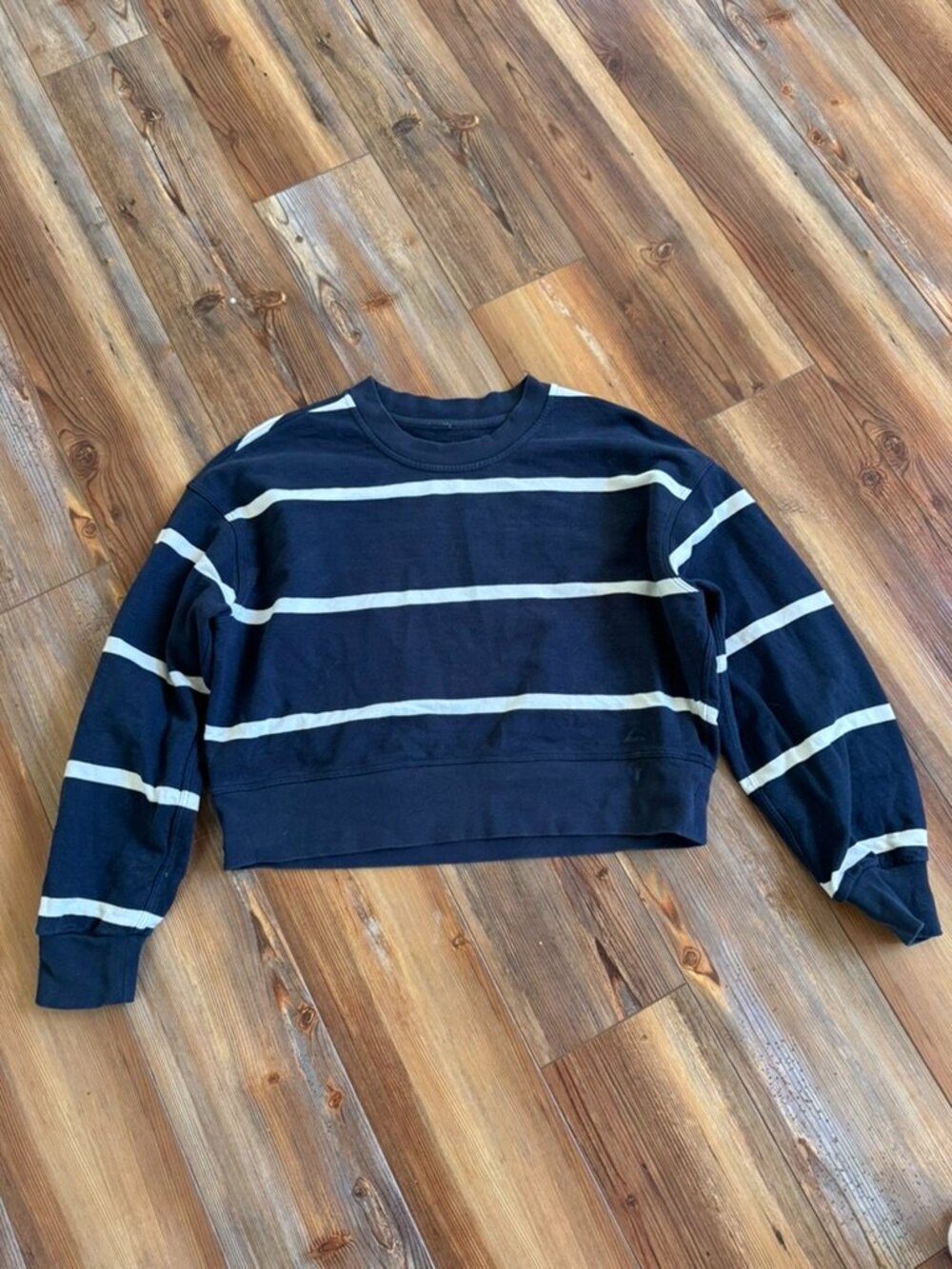 Lululemon Perfectly Oversized Cropped Crew Navy White Stripe Sweatshirt size 4 - Picture 7 of 8